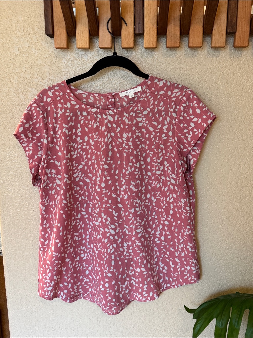 fun 2 fun Dusty Rose Leaf-Print Short Sleeve Blouse